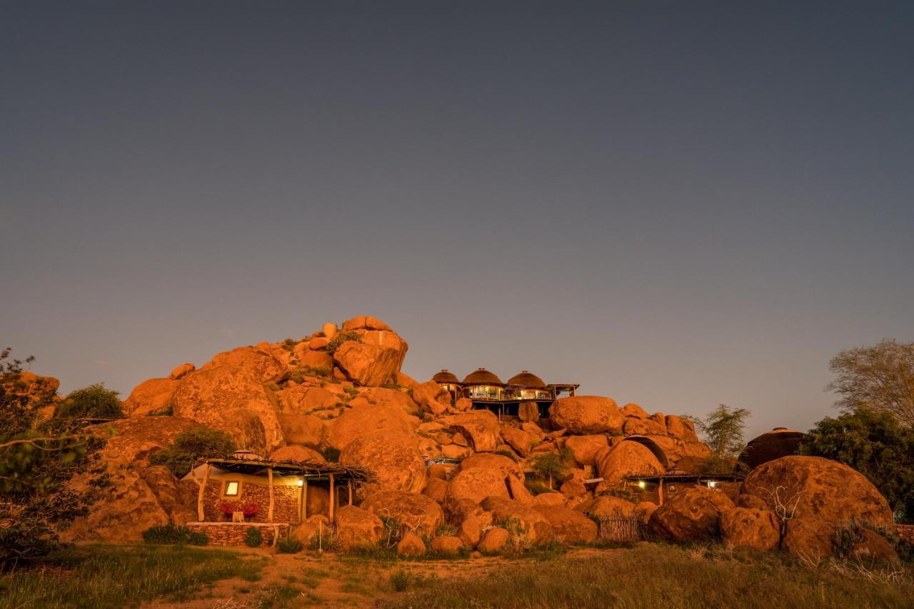 ホテル Camp Kipwe Twyfelfontein エクステリア 写真