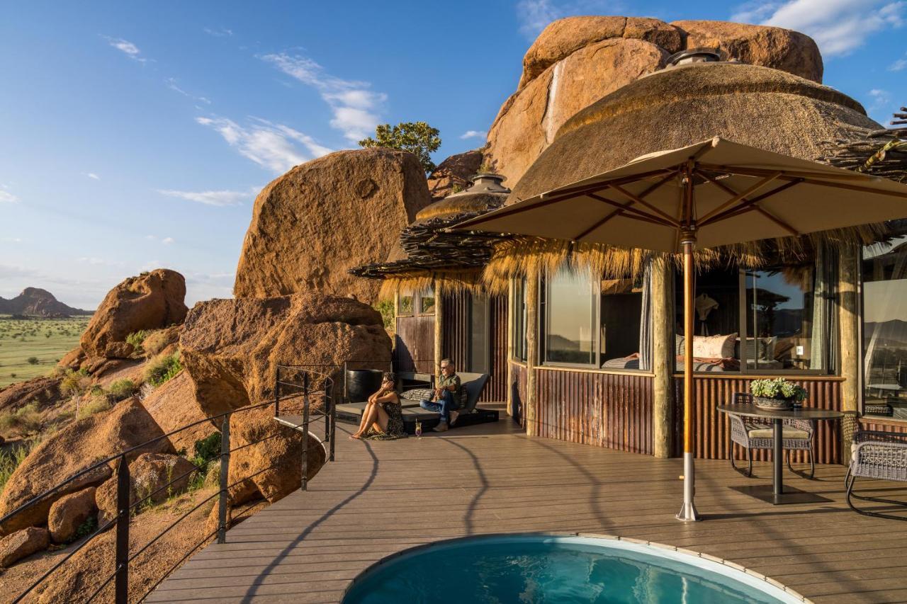 ホテル Camp Kipwe Twyfelfontein エクステリア 写真